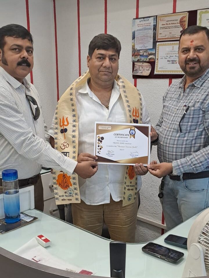 Certificate Distribution of Members of Varanasi Tourism Guild at the door
