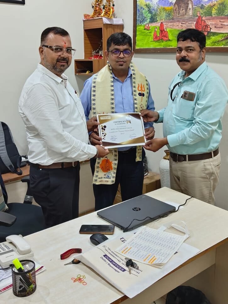 Certificate Distribution of Members of Varanasi Tourism Guild at the door