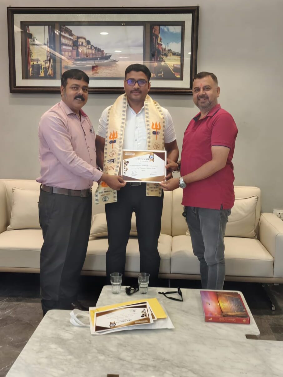 Certificate Distribution of Members of Varanasi Tourism Guild at the door